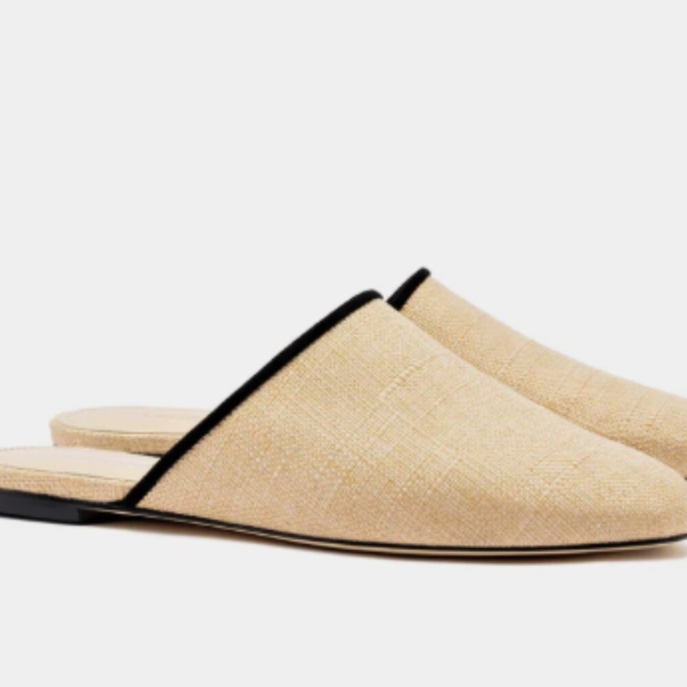 Larroudé Venice Flat Mule – Beige Raffia/Black Trim